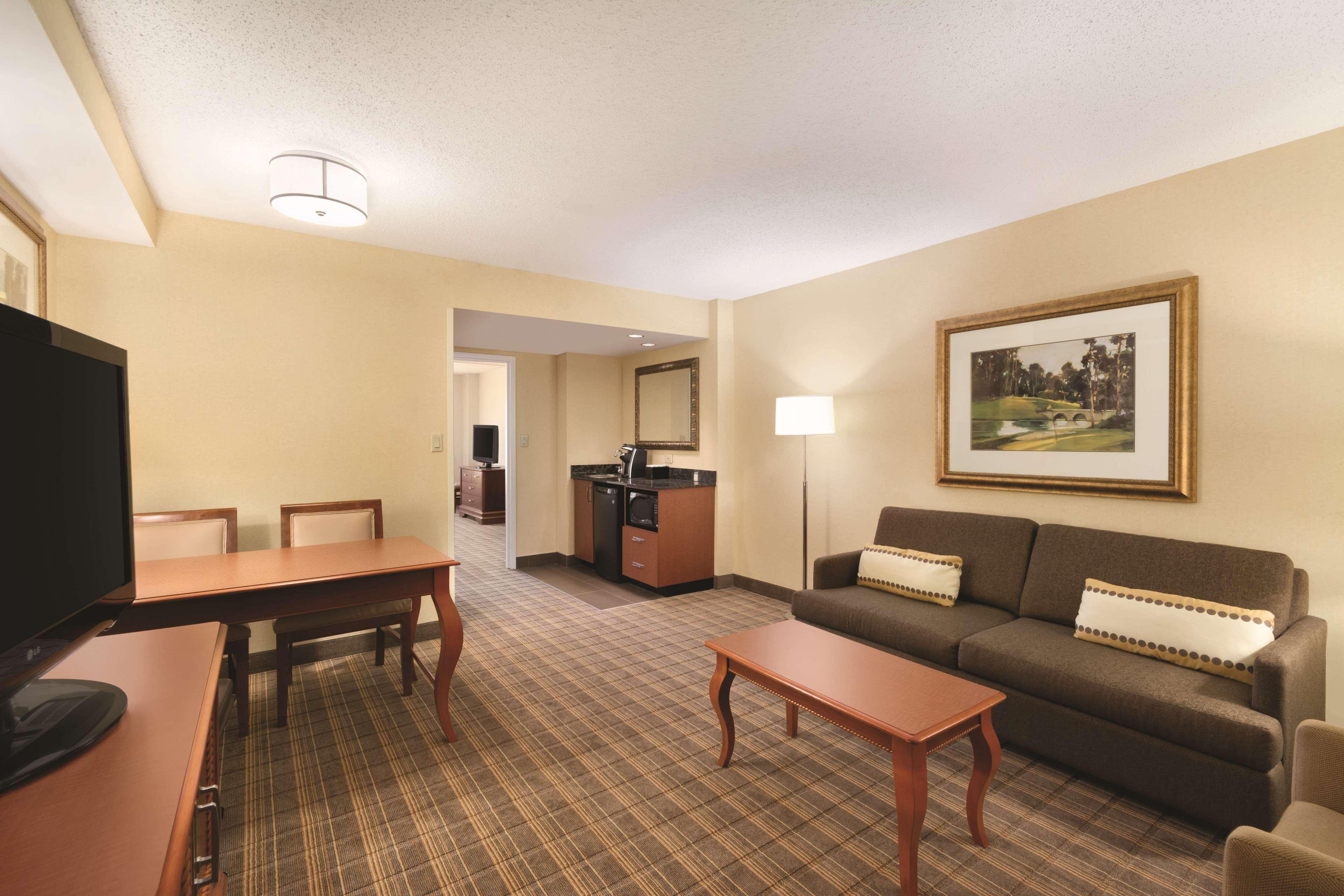Embassy Suites Greenville Golf Resort & Conference Center Eksteriør bilde
