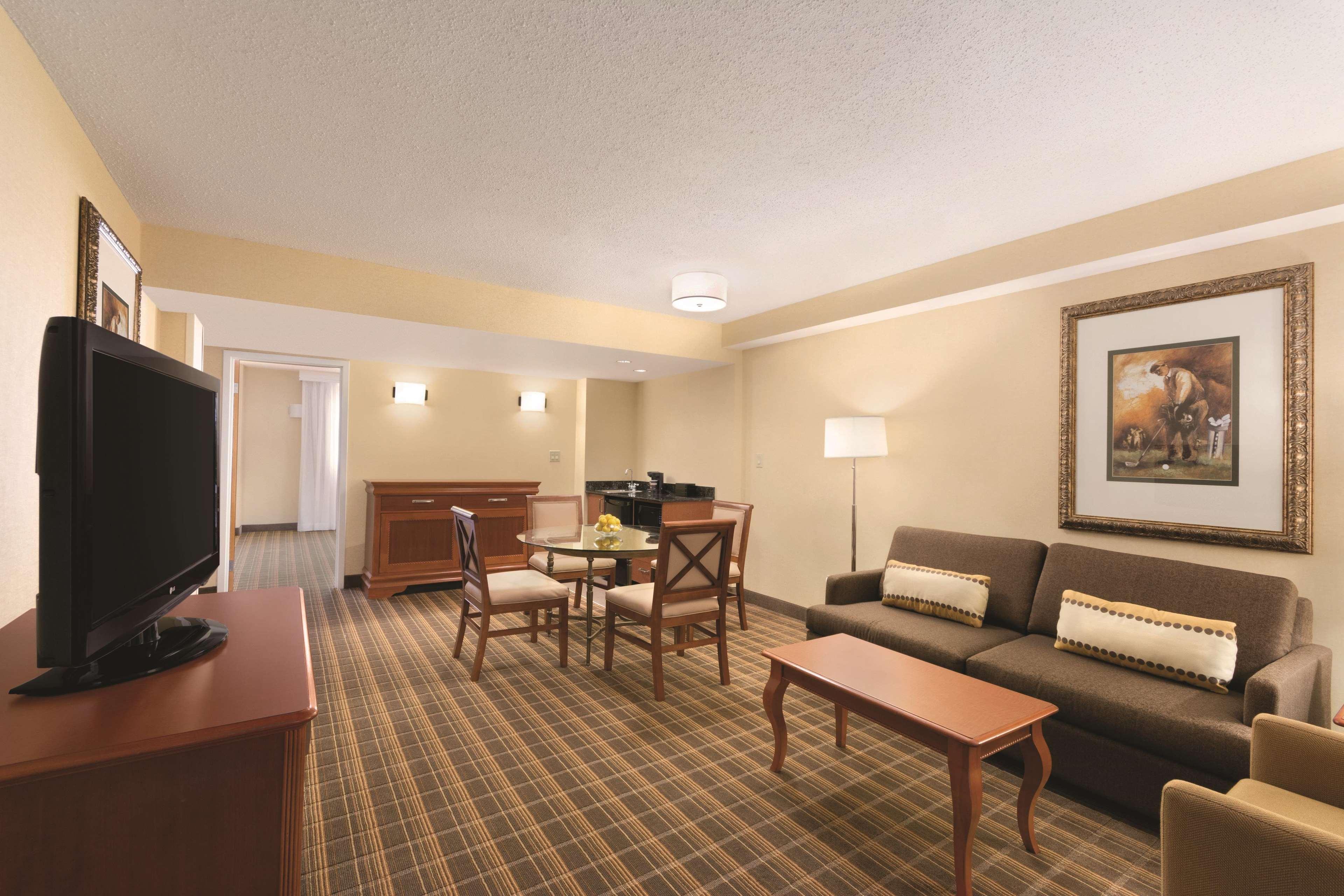Embassy Suites Greenville Golf Resort & Conference Center Eksteriør bilde