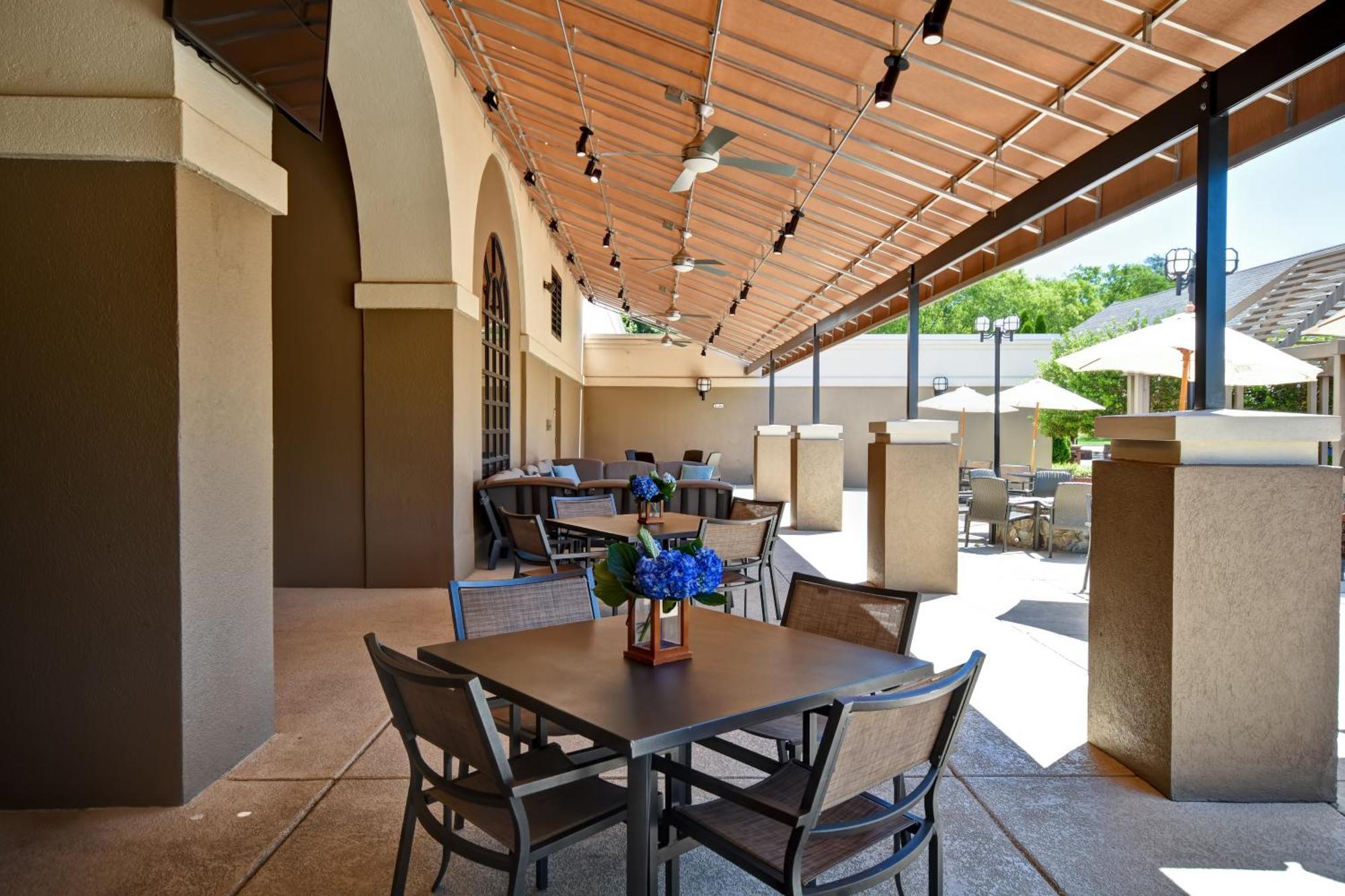 Embassy Suites Greenville Golf Resort & Conference Center Eksteriør bilde