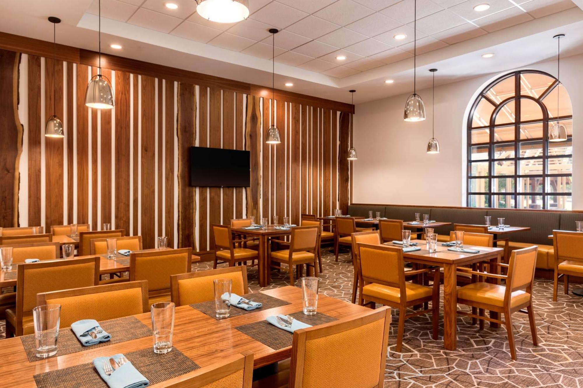 Embassy Suites Greenville Golf Resort & Conference Center Eksteriør bilde